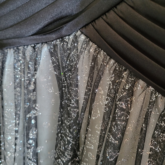 Strapless black full-length gown with silver sparkles in the skirt, size 7/8 - Picture 8 of 14